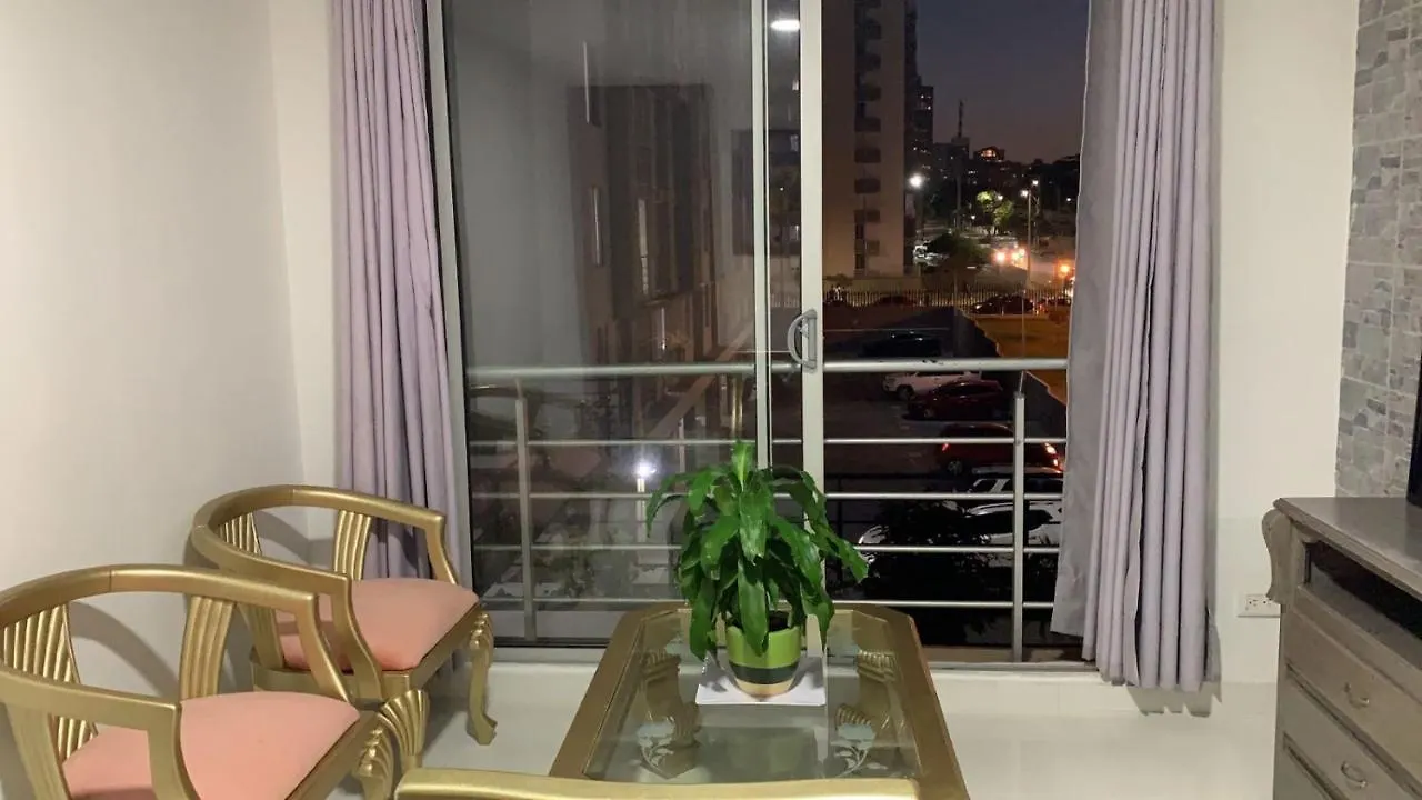 Cerca Al Malecon, Centro De Convenciones Puerta De Oro, Ventana Al Mundo